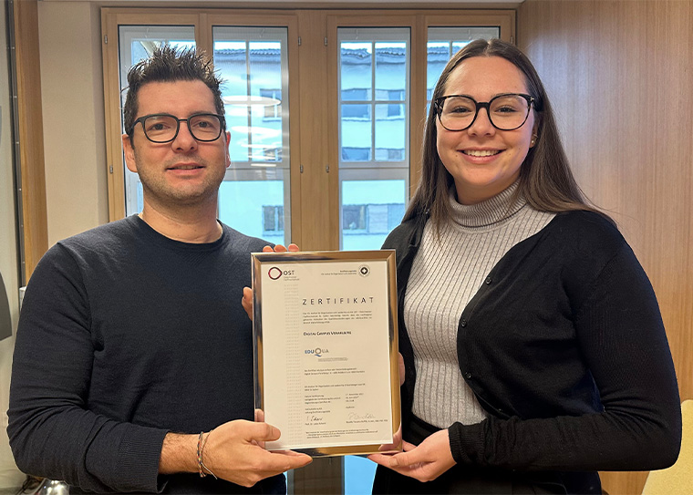 Zertifikat Eduqua Thomas und Aileen am Digital Campus Vorarlberg